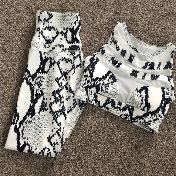 Snake Skin Two Piece Workout Set - Picture 2 of 3